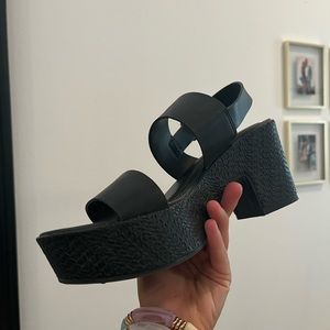 Black chunky sandal. Size 7